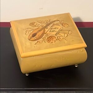 Swiss Musical Movement Gueissaz - Jaccard The Blue Danube and The Bat Music Box‎